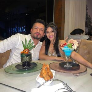 Sammy Prada junto a su esposo